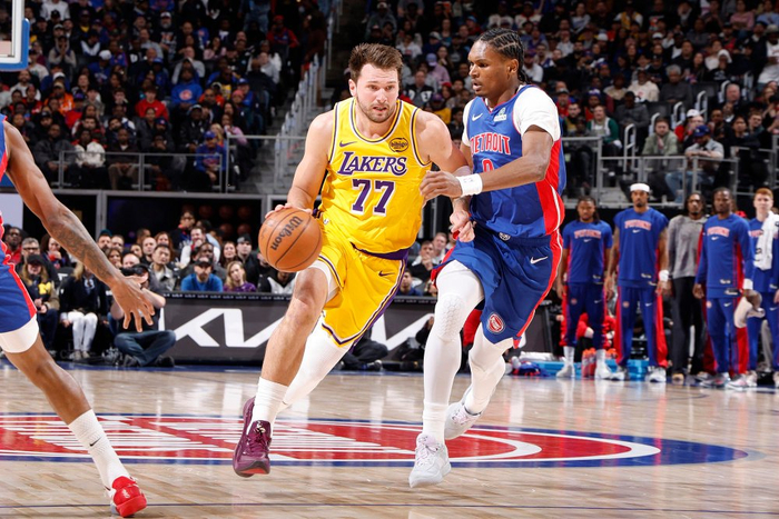 必一登录入口-湖人连胜遭终结！东契奇29投32分连遭里程悲：丢绝平三分沮丧离场|活塞|洛杉矶湖人队|卢卡-东契奇|NBA常规赛|底特律活塞队_新浪体育_新浪新闻